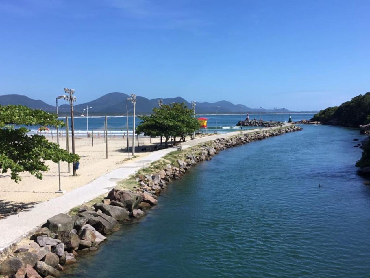 Albergue Barra Beach Club *