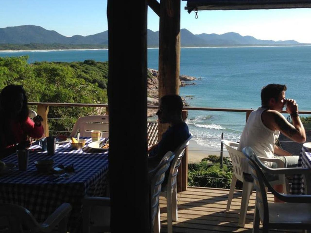 Albergue Barra Beach Club *